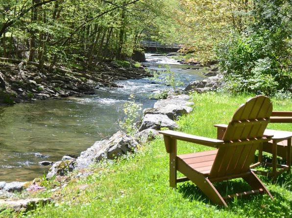 10 Streamside Ter