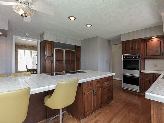 5th image of 1034 E Jackson Blvd