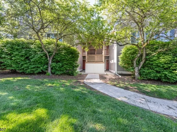 14 Falcon Ridge Way BLDG 1 #4, Hamburg Boro, NJ 07419