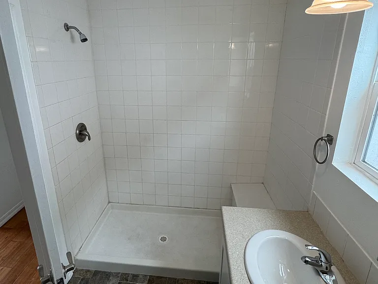 1338 Pine St — Photo 8