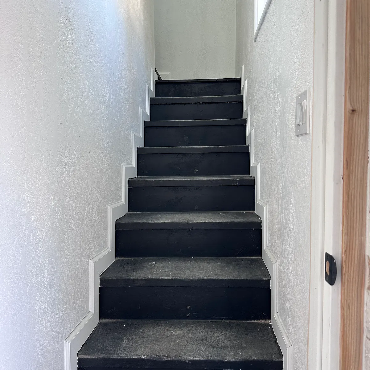 Building Photo - 611 N Kaweah St #3