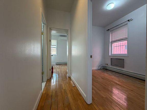 5th image of 14715 Elm Ave Floor 1