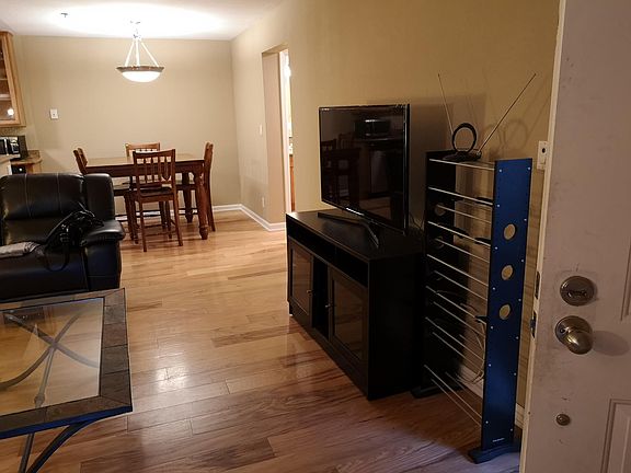 4th image of 880 E Fremont Ave APT 406