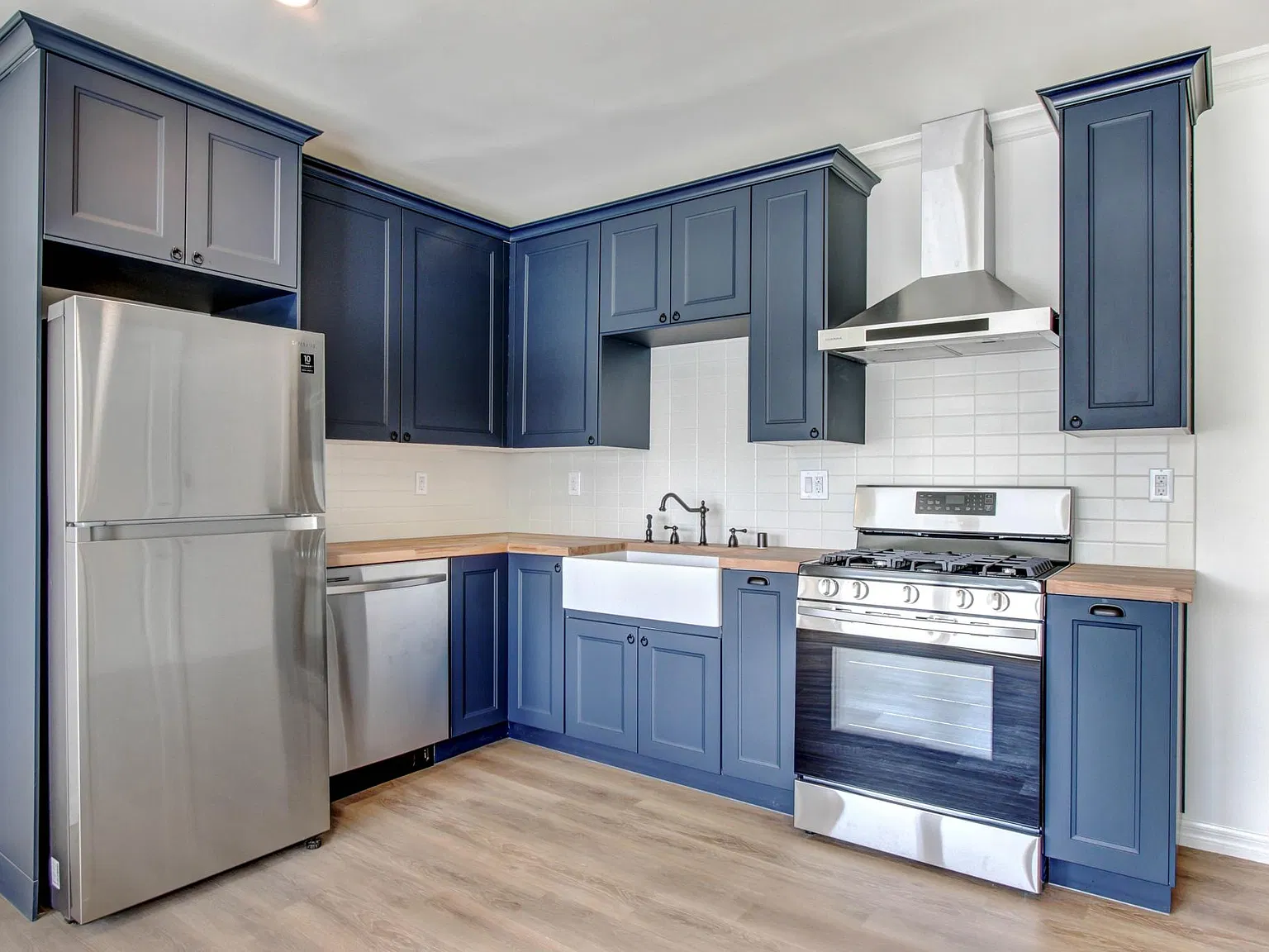 2 bed, 877 sqft, $4,150 — Photo 3