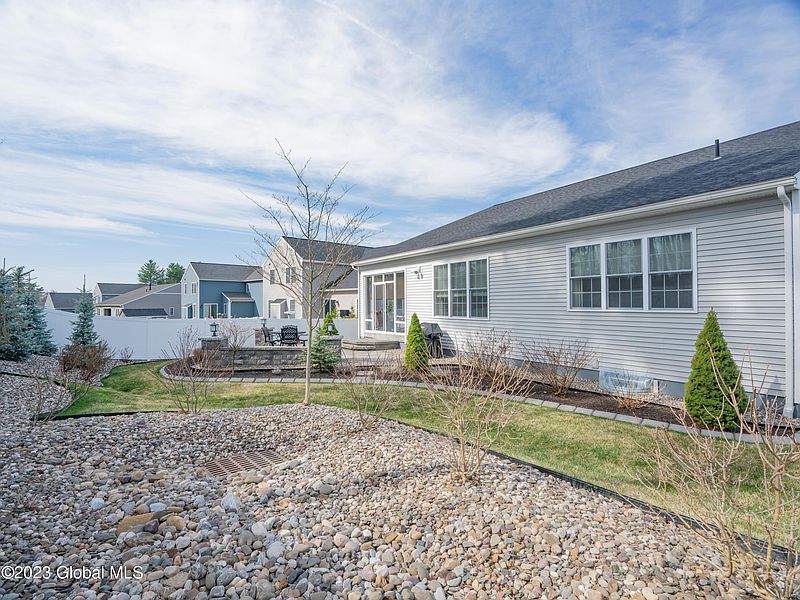 3rd image of 15 Wexford Drive