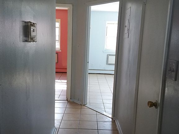 4th image of 725 Thieriot Ave #1