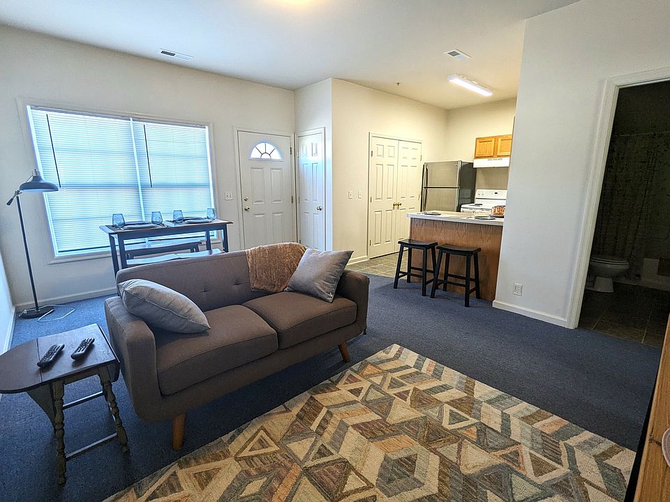 Talons South 2 Bed 1 Bath - Living Room