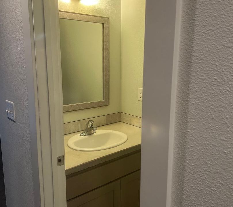 320 Woods 4plex 320 F St NE Quincy WA Zillow