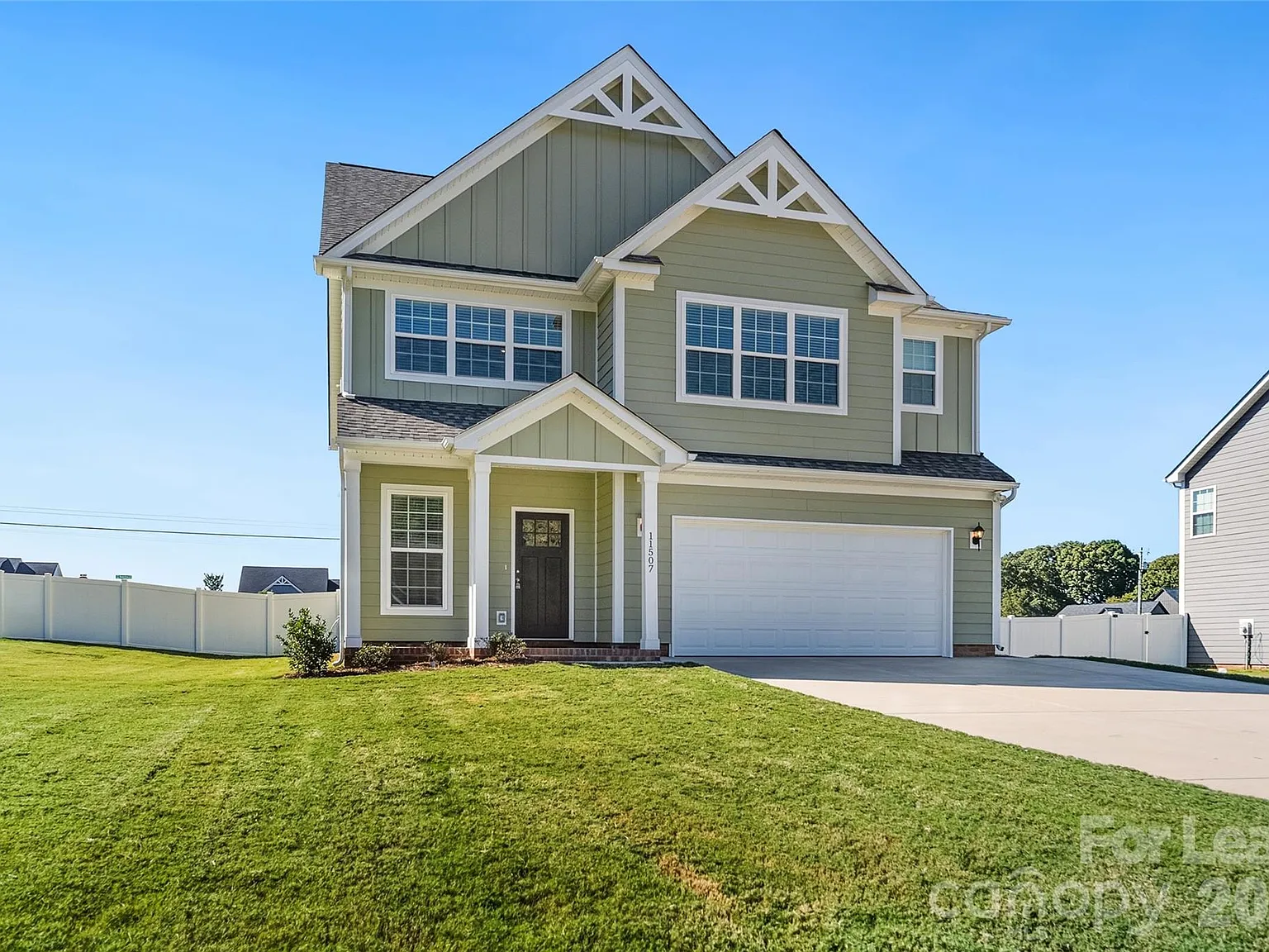 3 bed, 3.5 bath, 2816 sqft, $2,800 — Photo 3