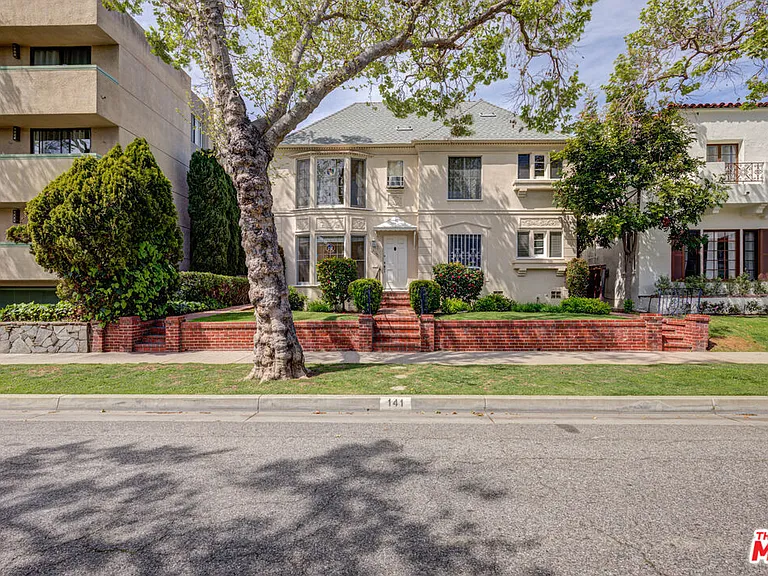 143 S Canon Dr #B — Photo 2