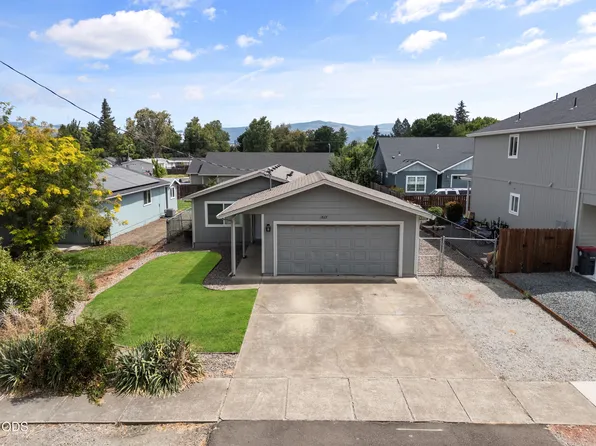 1827 Lillian St, Medford, OR 97501