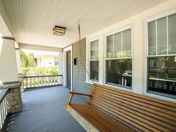 3rd image of 521 S Fess Ave