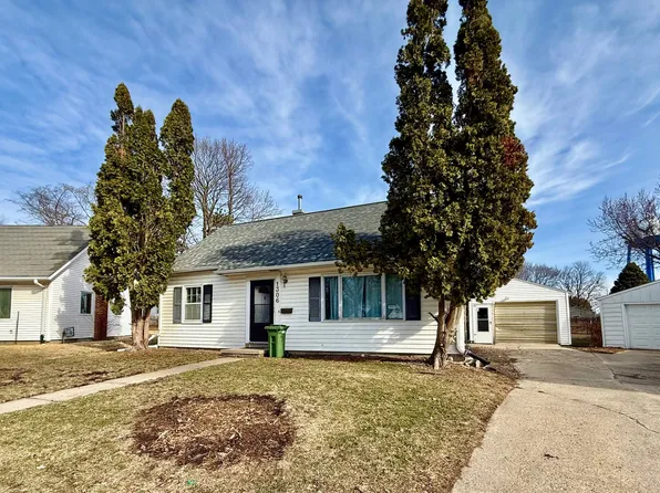 1306 2nd Ave SW, Waverly, IA 50677