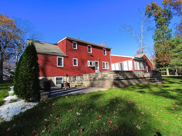 8 Maplewood Dr — Photo 4