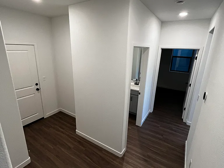 8133 Bodway Pkwy — Photo 18