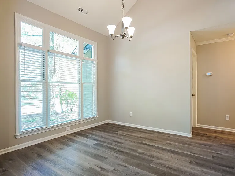 1011 Laurens Way — Photo 7
