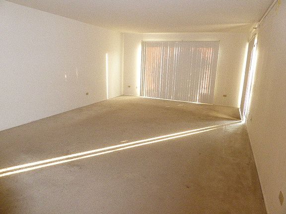 4th image of 925 N Sterling Ave Unit 108