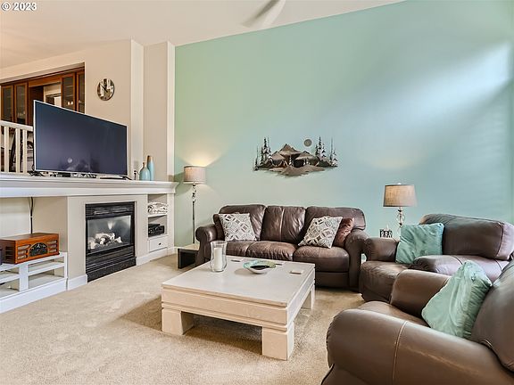 5th image of 1542 NE 65th Ave