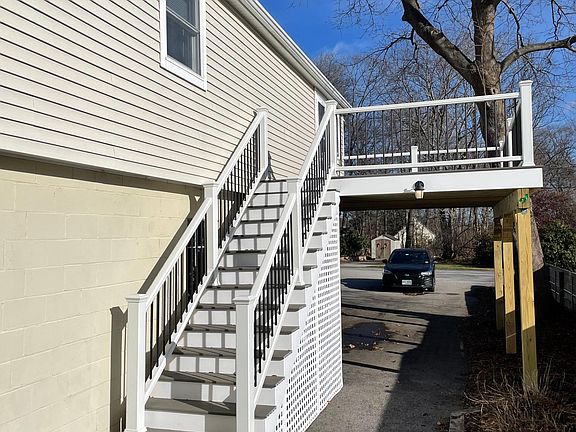 Private entrance via deck.