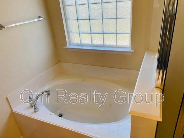 9506 Carsonmont Ln — Photo 17