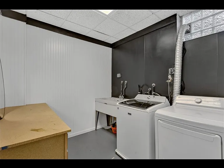 60 Gregory St S — Photo 5