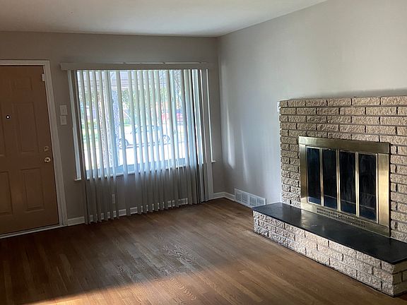 5th image of 24402 Currier St
