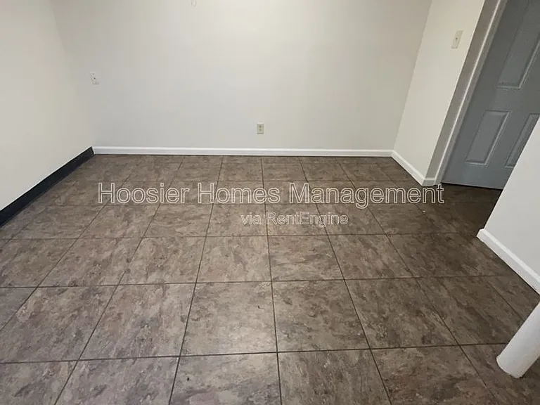 770 E 61st St #7 — Photo 11