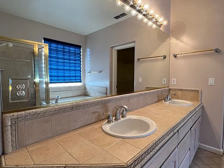 2456 E Marquise Ct — Photo 20