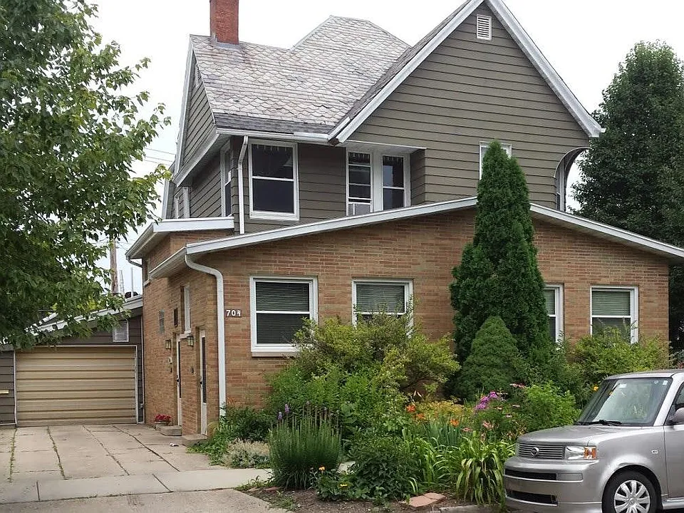 front of house. Apartment is second floor at back of the house