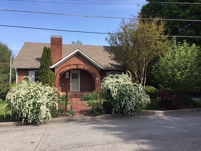 1st image of 483 E Valley St