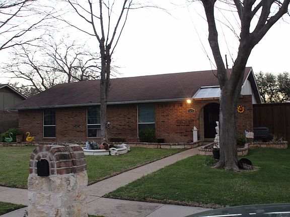 3rd image of 1409 Cotillion Dr