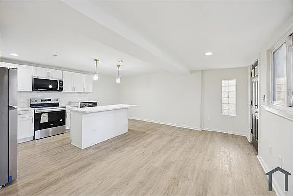 515 W Girard Ave #1R — Photo 2
