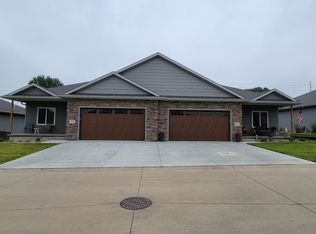 5131 Overlook Ln, Sioux City, IA 51106