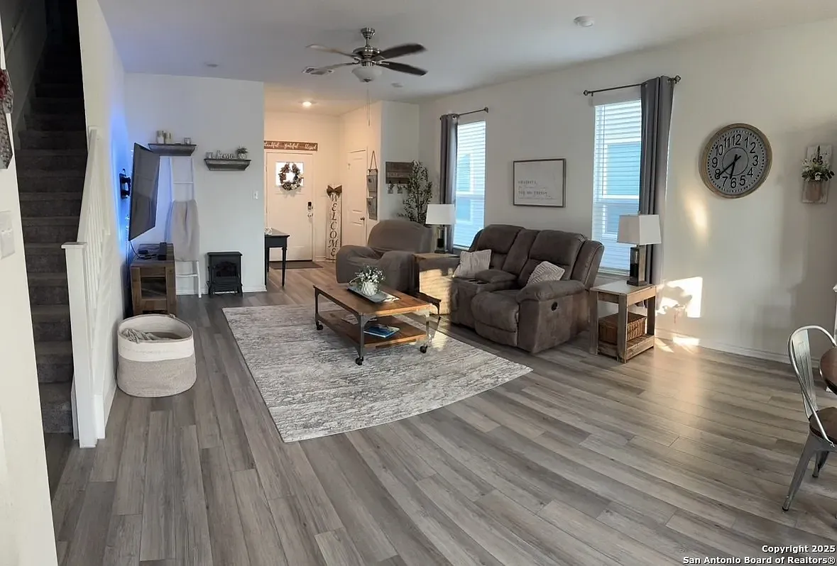 3 bed, 2.5 bath, 2088 sqft, $1,900 — Photo 4