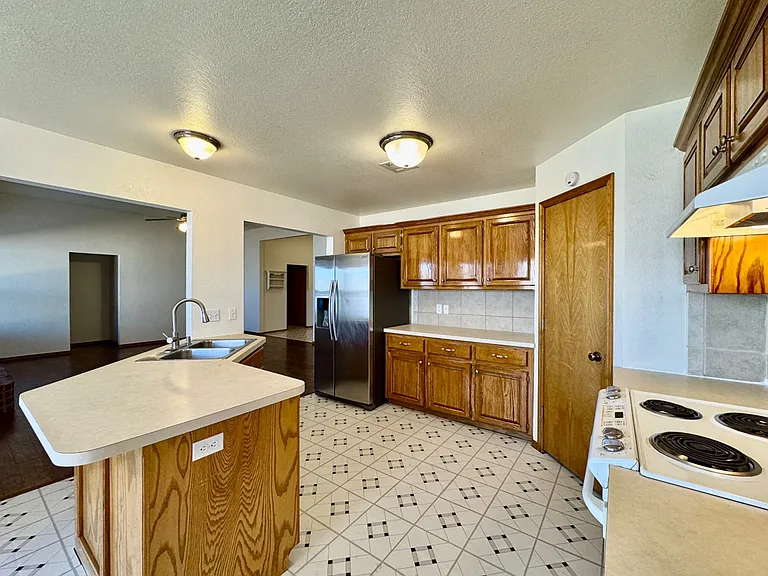 8221 Greer Way — Photo 14