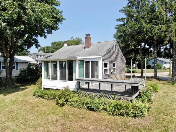 1 Betty Hill Rd, Narragansett, RI 02882