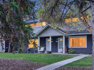 572 W Regal Park NE, Calgary, AB T2E0S6
