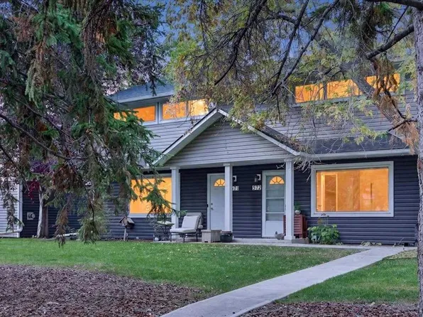 572 W Regal Park NE, Calgary, AB T2E 0S6