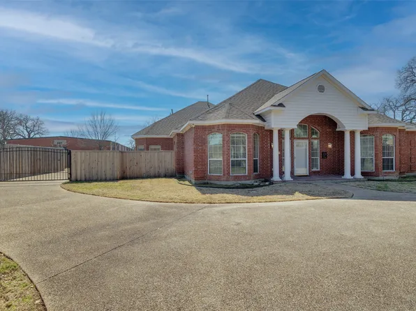 840 W Pioneer Dr, Irving, TX 75061