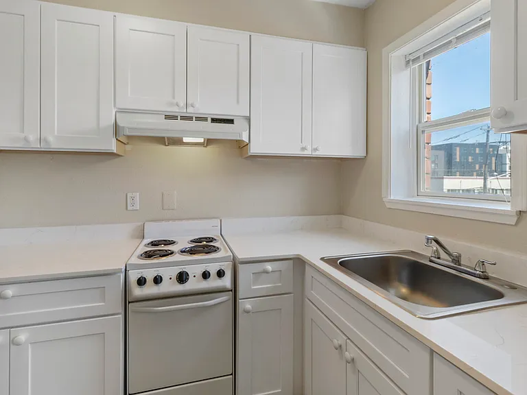 Kensington Apartments — Photo 31
