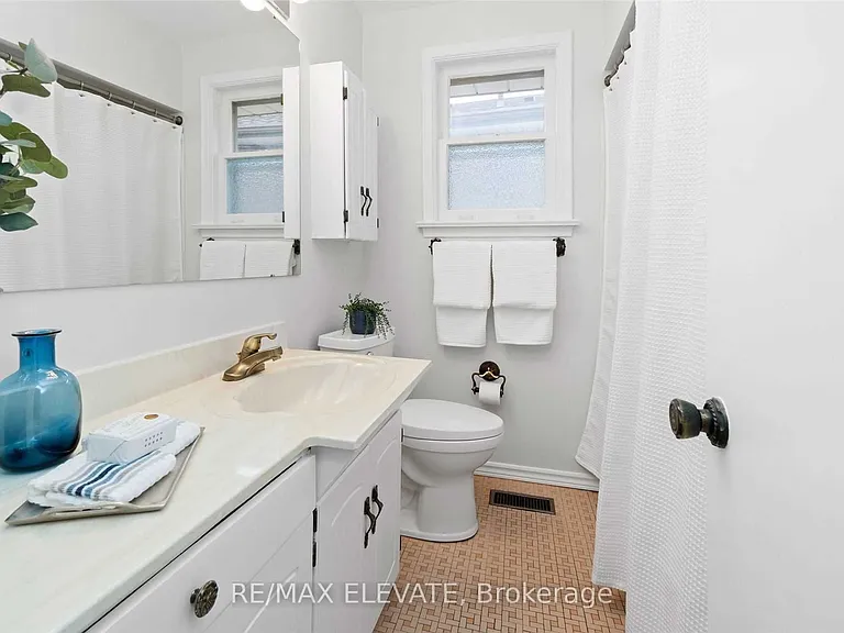 56 Amberdale Dr — Photo 14