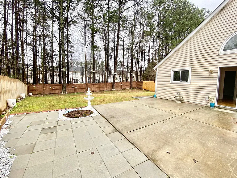 685 Chantress Ct — Photo 17