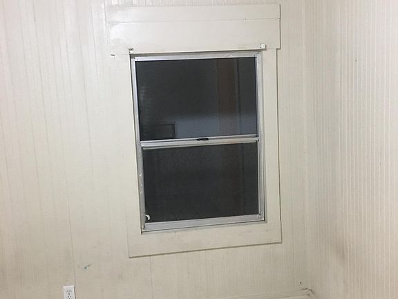 5th image of 1103 1/2 E L St