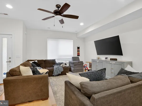 1504 Earl St, Philadelphia, PA 19125