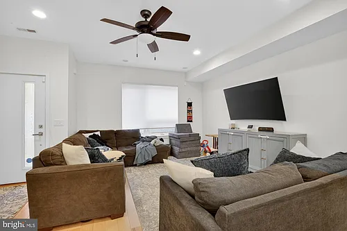 1504 Earl St Photo 1