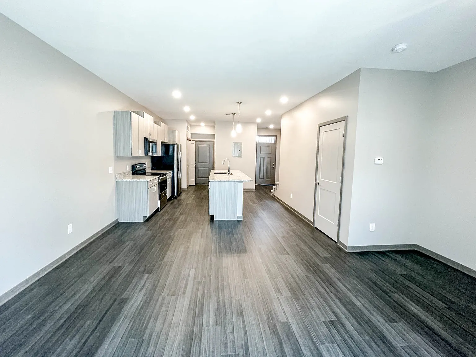 2 bed, 2.5 bath, 1240 sqft, $1,695 — Photo 2