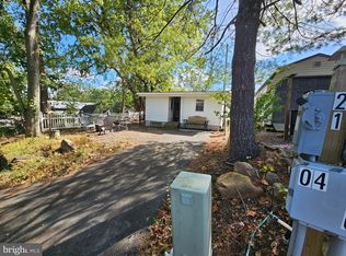 4 Old Faceful St, Falling Waters, WV 25419