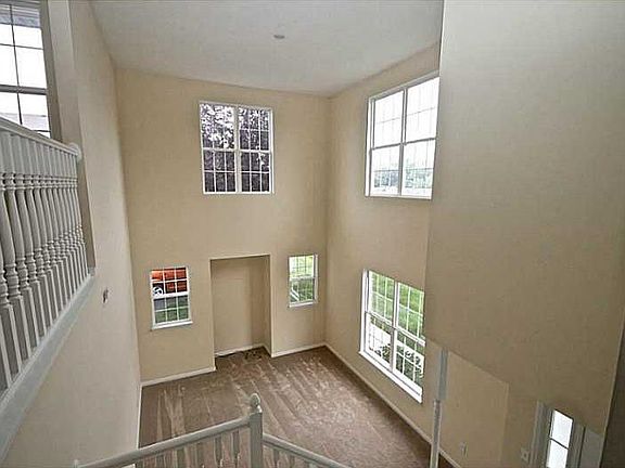 4th image of 2331 Colfax Ln