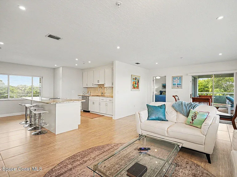 303 Audubon Dr #301 — Photo 4