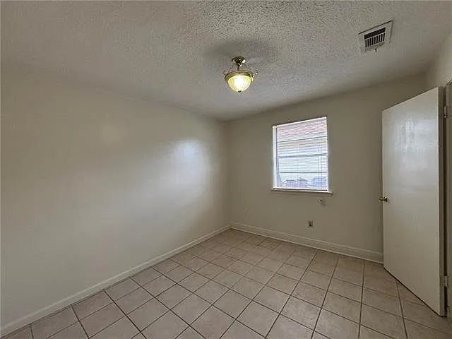 1145 Warren Dr — Photo 5